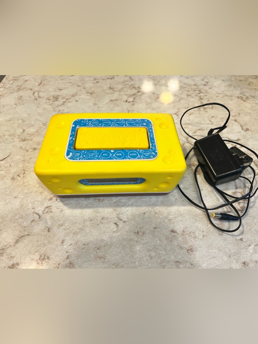 SpongeBob SquarePants- Yellow Alarm Clock Radio With Snooze Button & Adapter